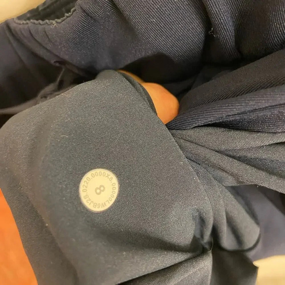 Lululemon On The Fly Crop Pant True Navy Size 8 - Picture 8 of 8